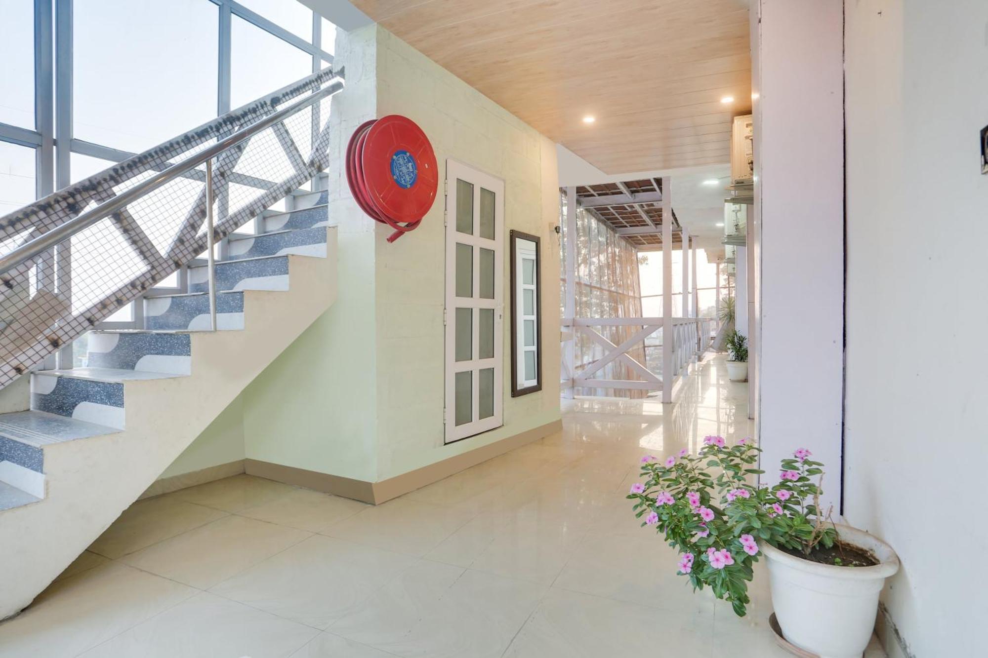Super Hotel O Jamrani Formerly White House Haldwani Exterior photo